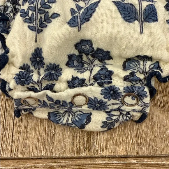 Pink Chicken Floral Bow Bubble Romper Onesie Size 6-12 Months - Picture 3 of 4